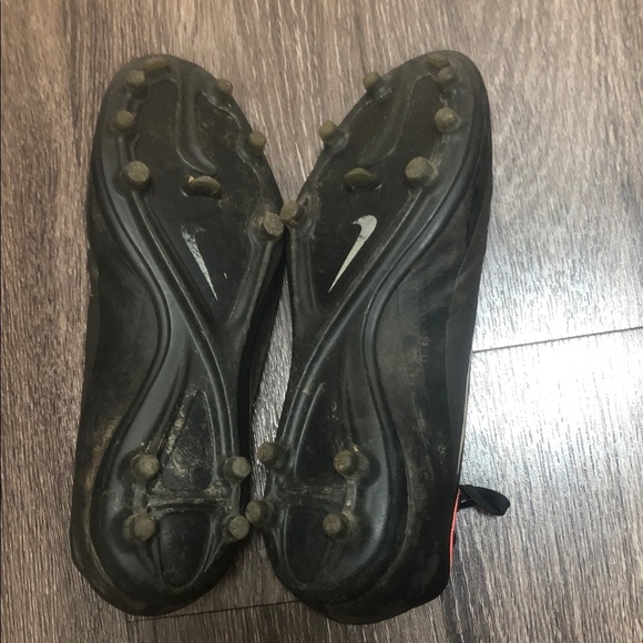 Nike Women’s Soccer Cleats – Black/White/Pink – Size 7 - Picture 3 of 10